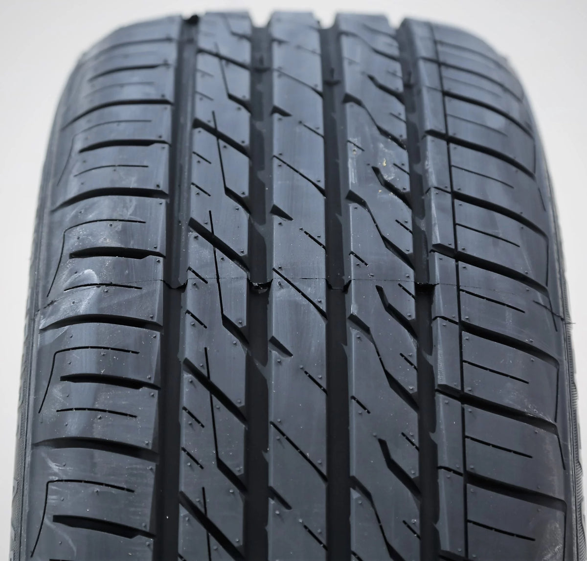 235/40R19 96 W All-Season F597